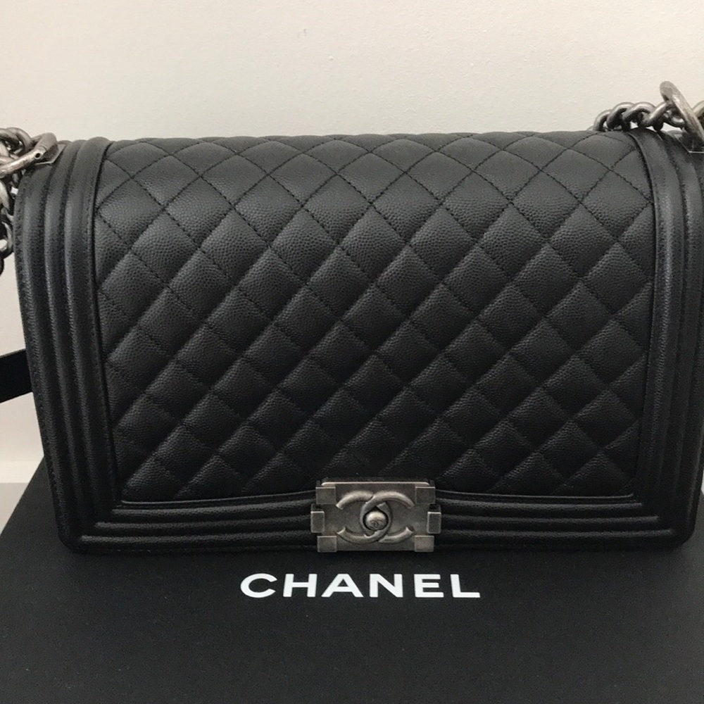 💯% authentic Chanel Boy bag, black caviar leather